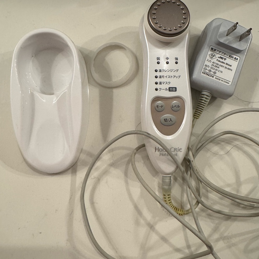 Hitachi Hada Crie Cool Facial Moisturizer Massager Cm-n2000-w Japan